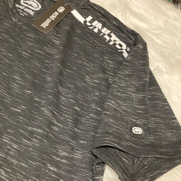 ECKO Men’s Black White Splashes Short Sleeves VNeck Shirt Shoulder Logo - Picture 4 of 5